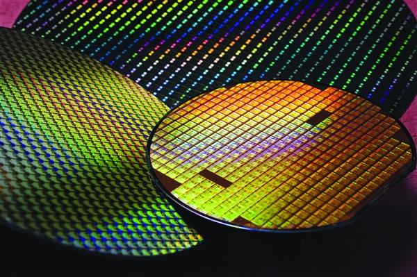 AMD和Intel发新芯片，再次挑战英伟达